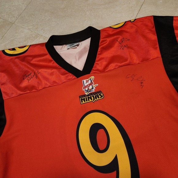 VTG New Haven Ninjas Arena Football TEAM SIGNED AUTOGRAPHED Jersey - Picture 5 of 16